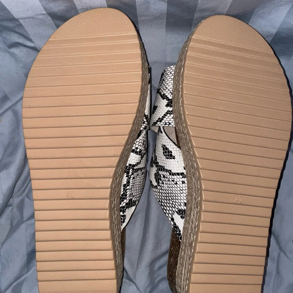 Black and White Slide Sandals with Snake Print - Picture 3 of 3